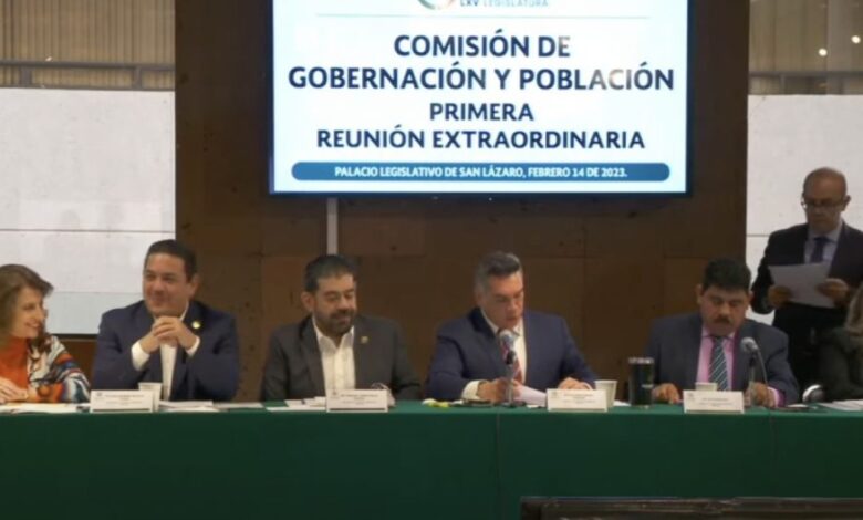 En sólo siete minutos, el dictamen fue sometido a discusión y votación en la Comisión que preside el priista Alejandro Moreno Cárdenas, quien fue uno de los nueve votos en contra junto con legisladores del PAN y PRD.